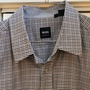 Hugo Boss Dress Shirt Button Down. Size: XL - Regular fit